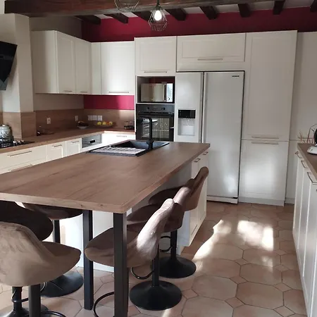 Casa de Férias O'gite Bleu Pour 14 Personnes Huille-Lezigne