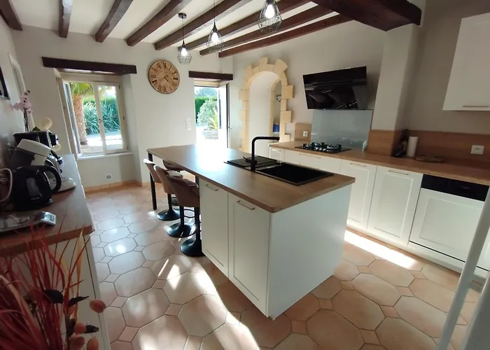 Nyaraló O'gite Bleu Pour 14 Personnes Huille-Lezigne