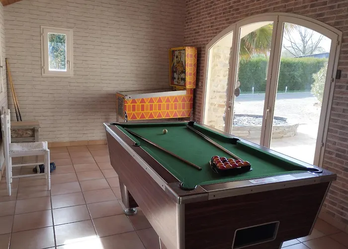 O'gite Bleu Pour 14 Personnes Nyaraló Huille-Lezigne