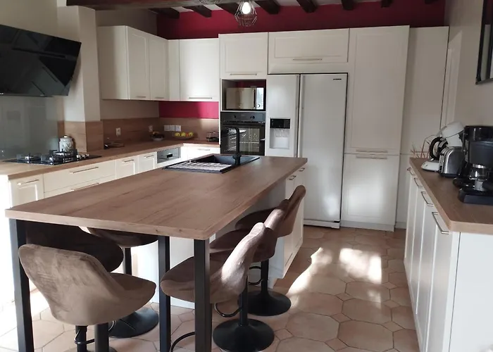 Nyaraló O'gite Bleu Pour 14 Personnes Huille-Lezigne