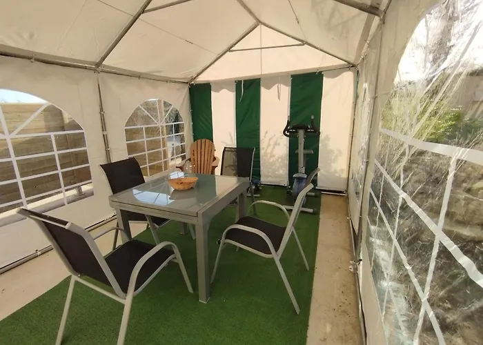 Nyaraló O'gite Bleu Pour 14 Personnes Huille-Lezigne